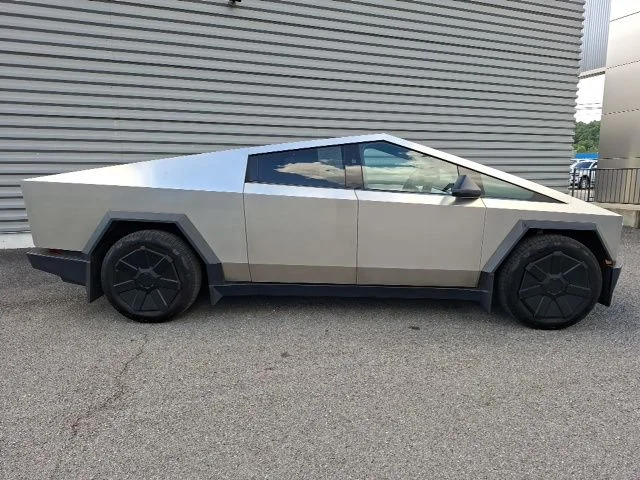 Used 2024 Tesla Cybertruck Base with VIN 7G2CEHED6RA042528 for sale in Fort Payne, AL