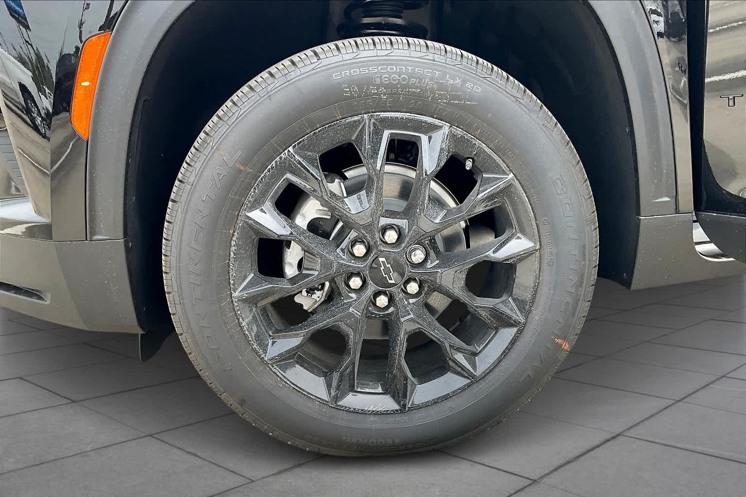 Used 2025 Mosaic Black Metallic Chevrolet FWD LT image 12