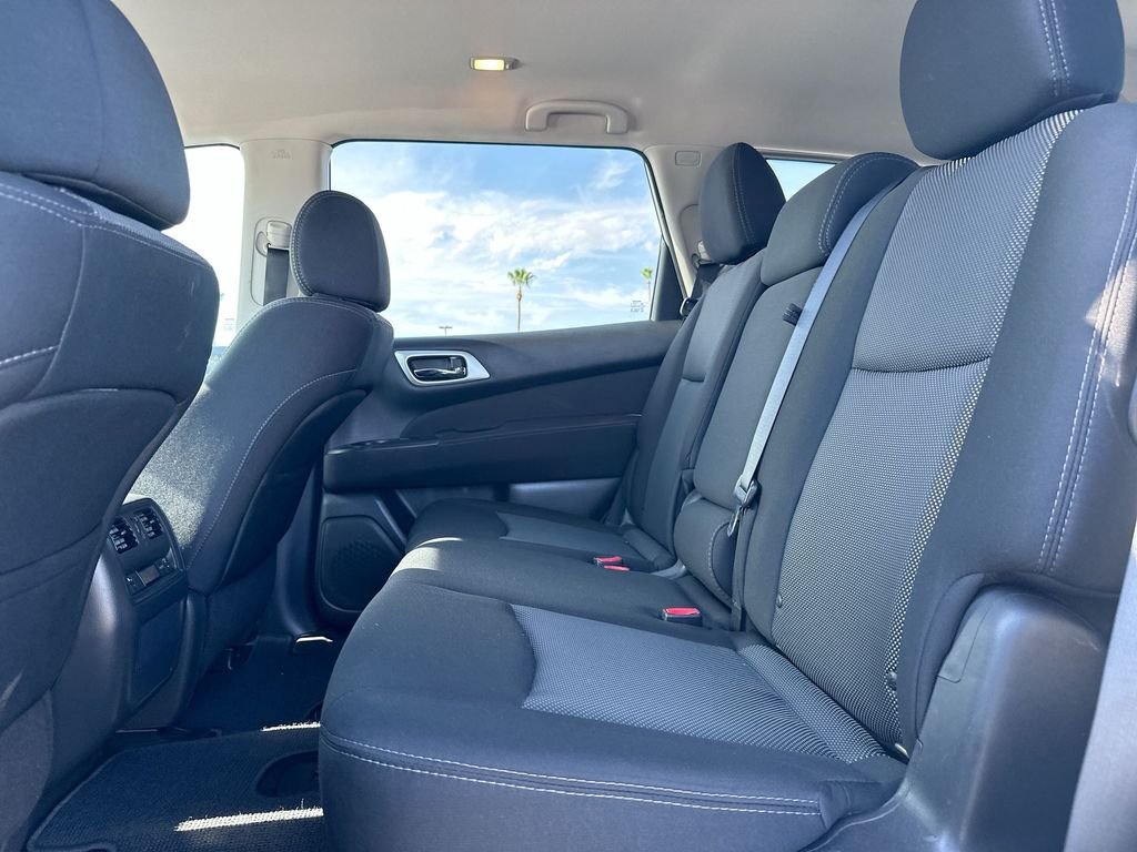 Used 2017 Silver Nissan SV image 11