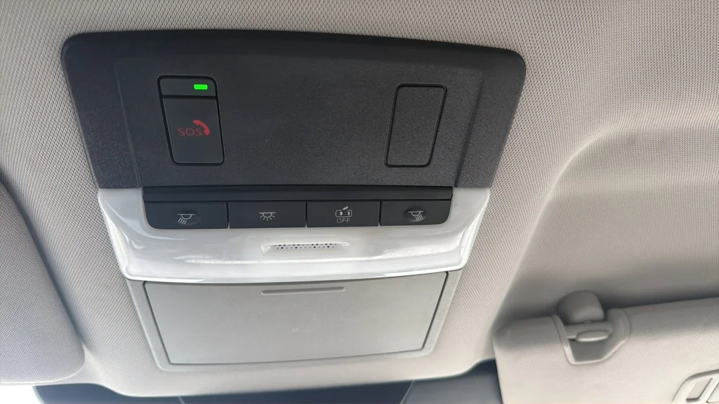 Used 2023 Pearl White Tricoat Nissan SL image 29