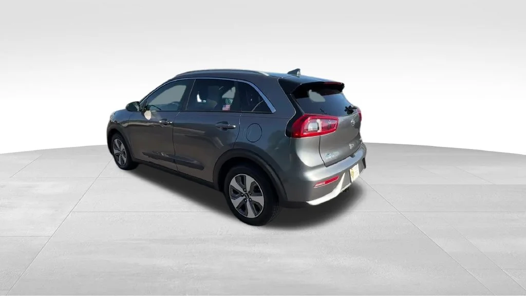Used 2018 Gray Kia LX image 4