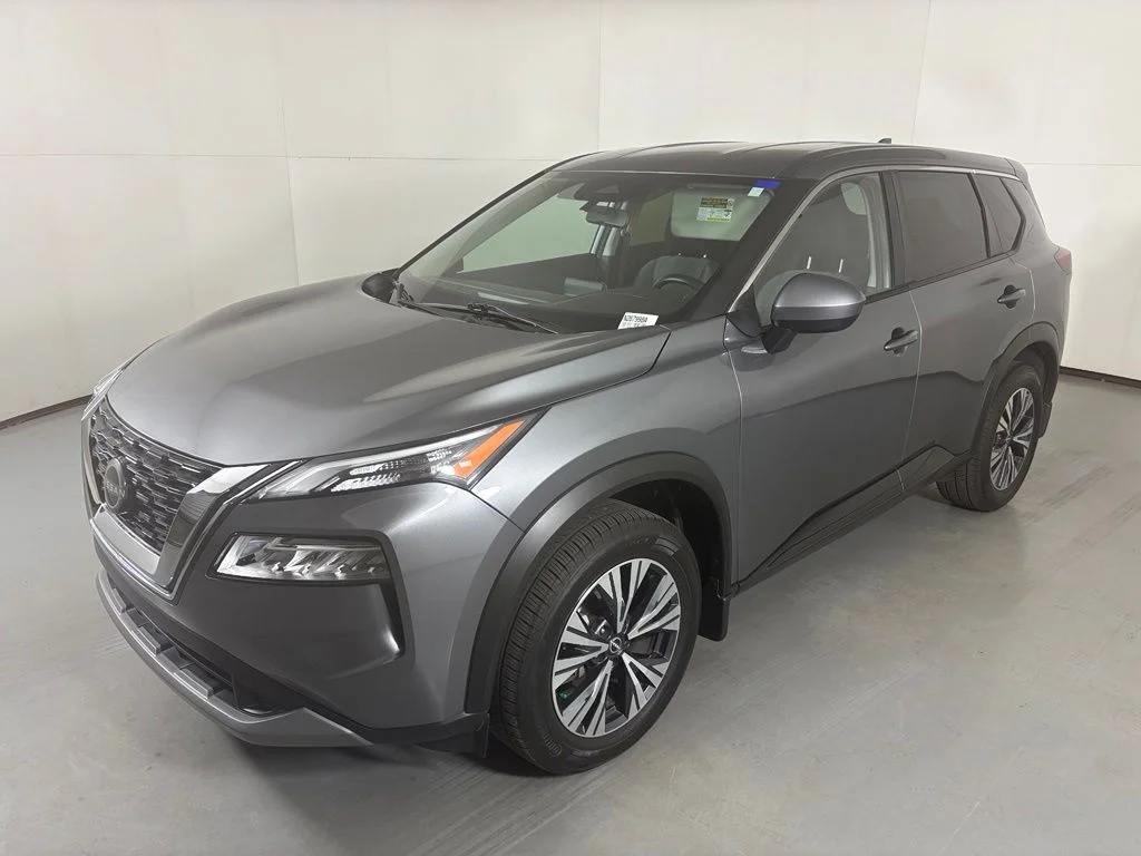 Used 2023 Gray Nissan SV image 5