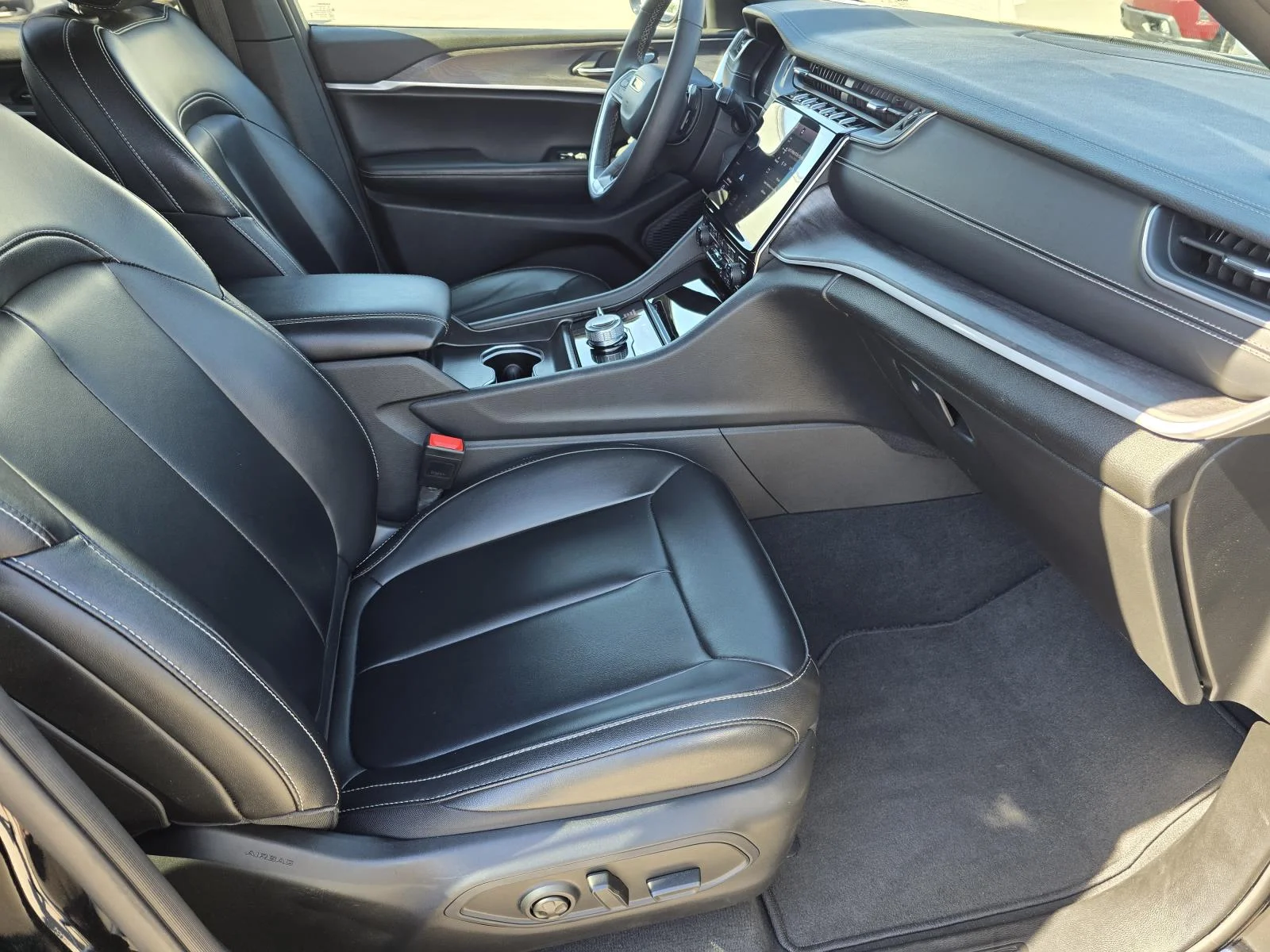 Used 2024 Black Jeep Limited 4x4 image 21