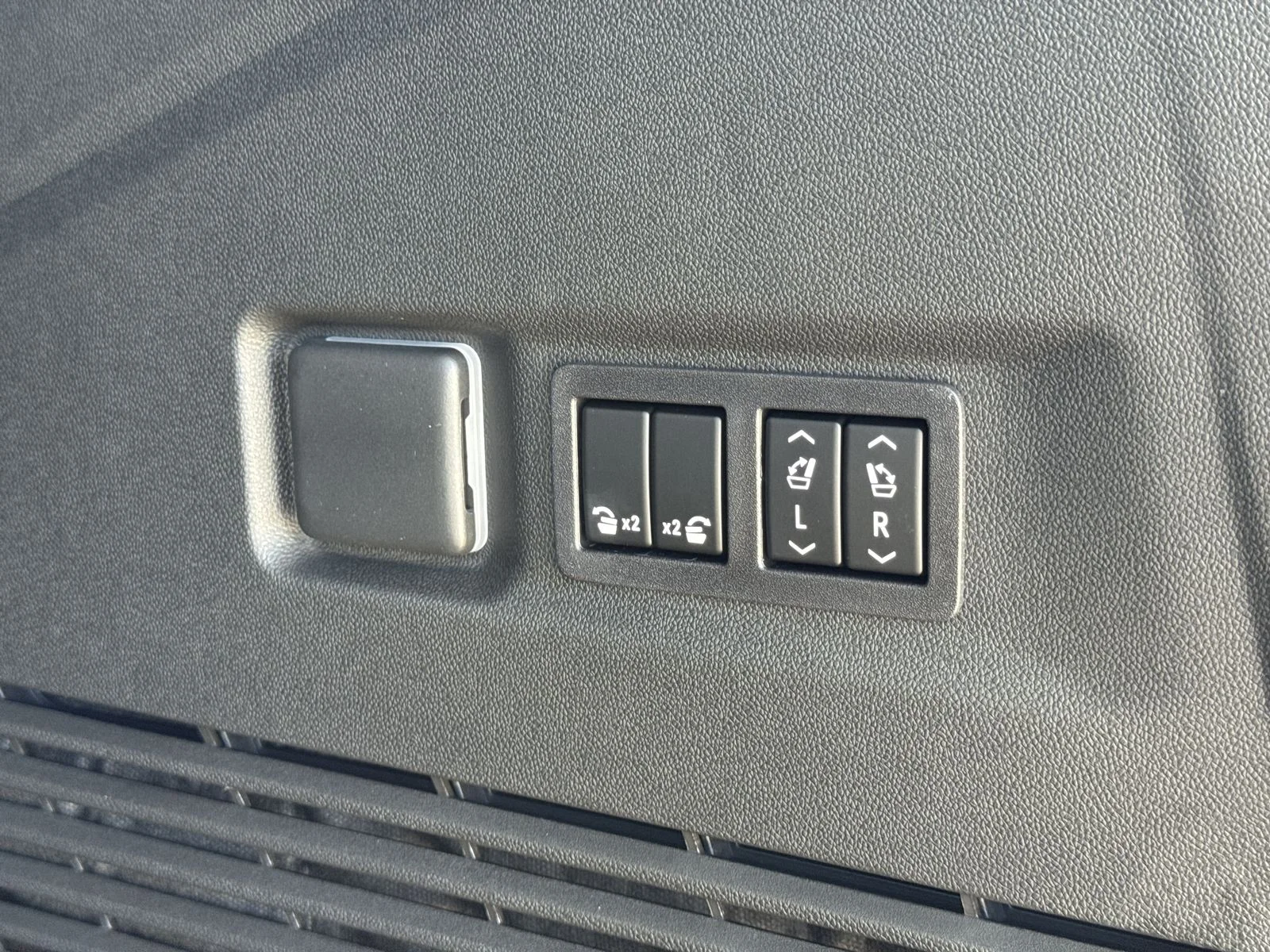 2026 GMC Yukon XL Denali - Photo 38