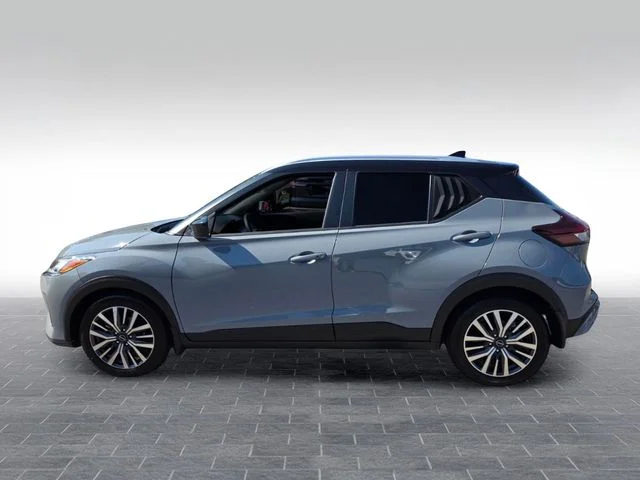 Used 2024 Gray Nissan SV image 4