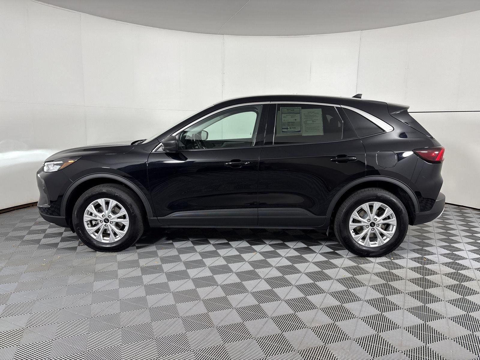 Used 2024 Agate Black Ford Active image 14