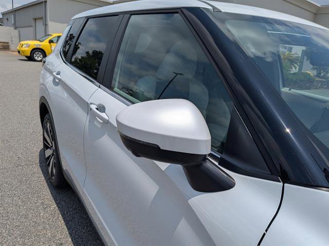 Used 2025 White Diamond Mitsubishi SE image 24