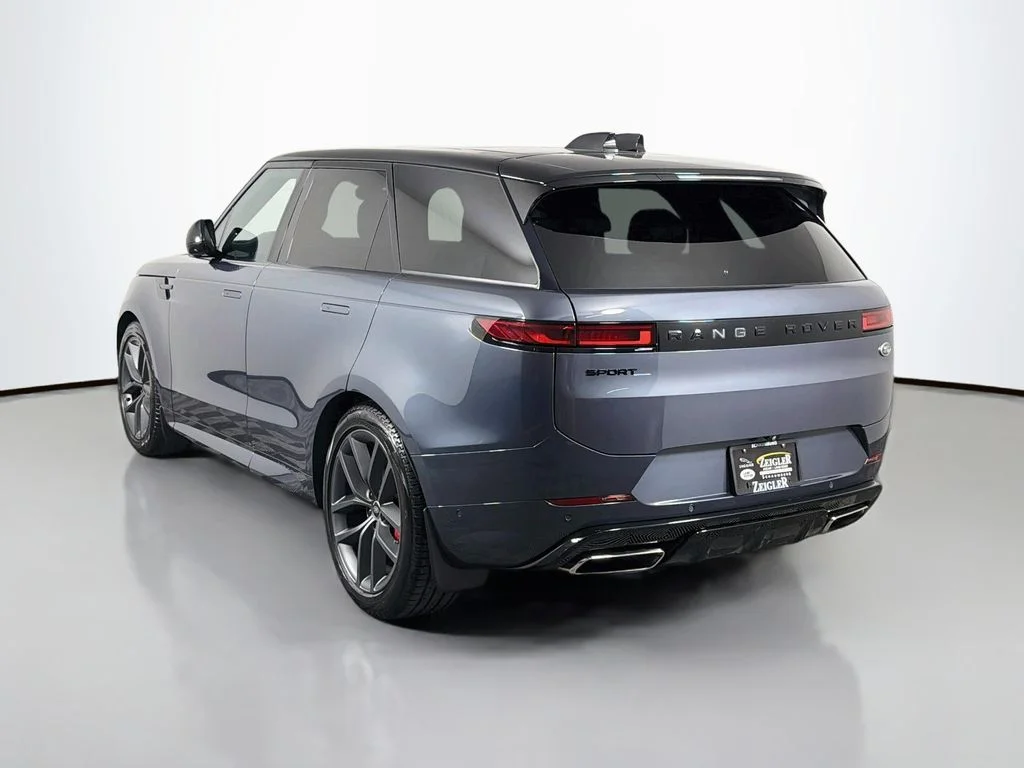 Certified Used 2023 Varesine Blue Metallic Land Rover SE Dynamic image 7