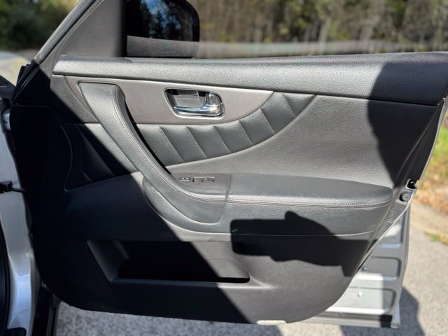 Used 2017 Liquid Platinum INFINITI Base image 18
