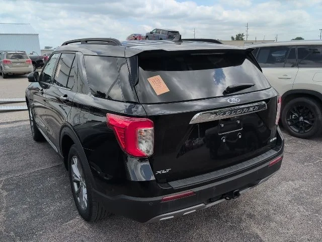 Used 2021 Black Ford XLT image 2