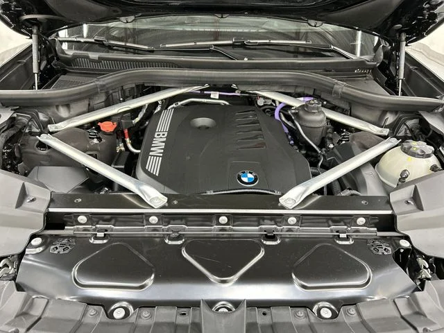 Used 2023 Black BMW xDrive40i image 6