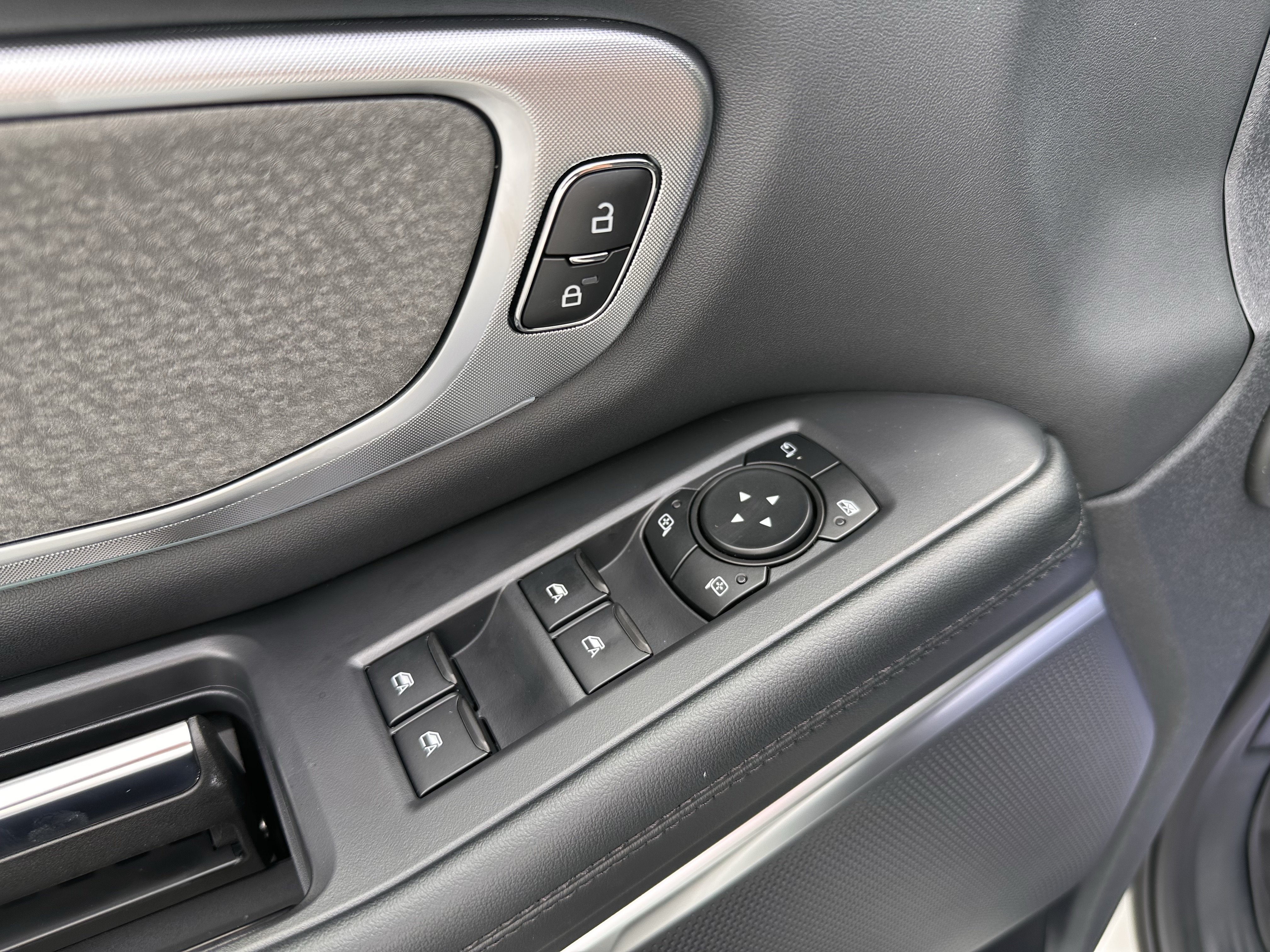 New 2027 Star White Metallic Tri-Coat Ford Tremor® image 18