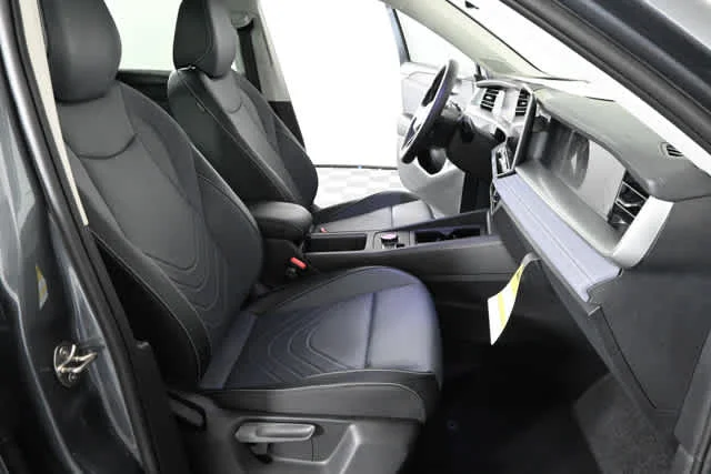 New 2026 Platinum Gray Metallic Volkswagen SE image 17