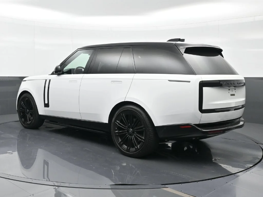 Used 2024 White Land Rover Autobiography image 2