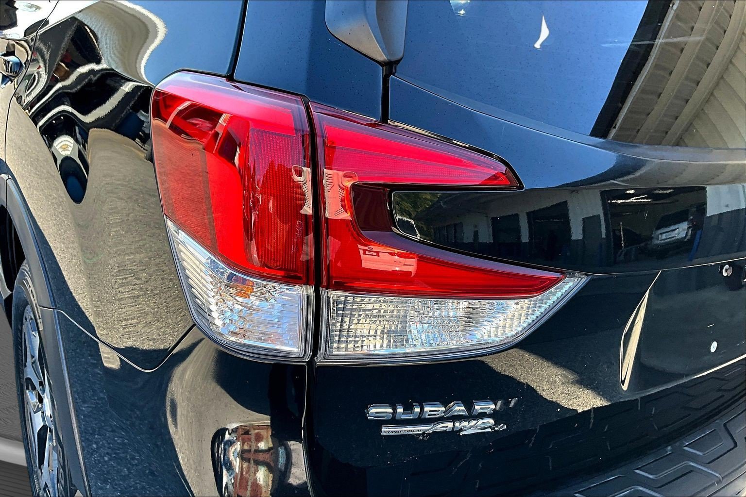 Used 2020 Black Subaru Premium image 21