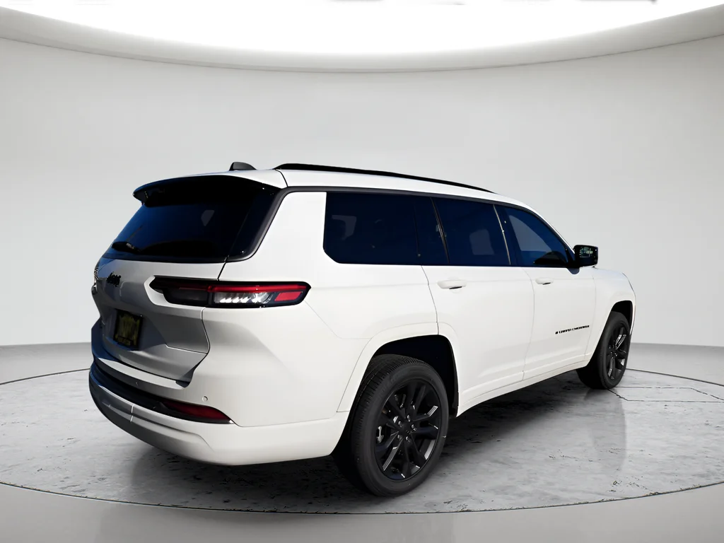 New 2026 Bright White Clear-Coat Exterior Paint Jeep Limited image 5