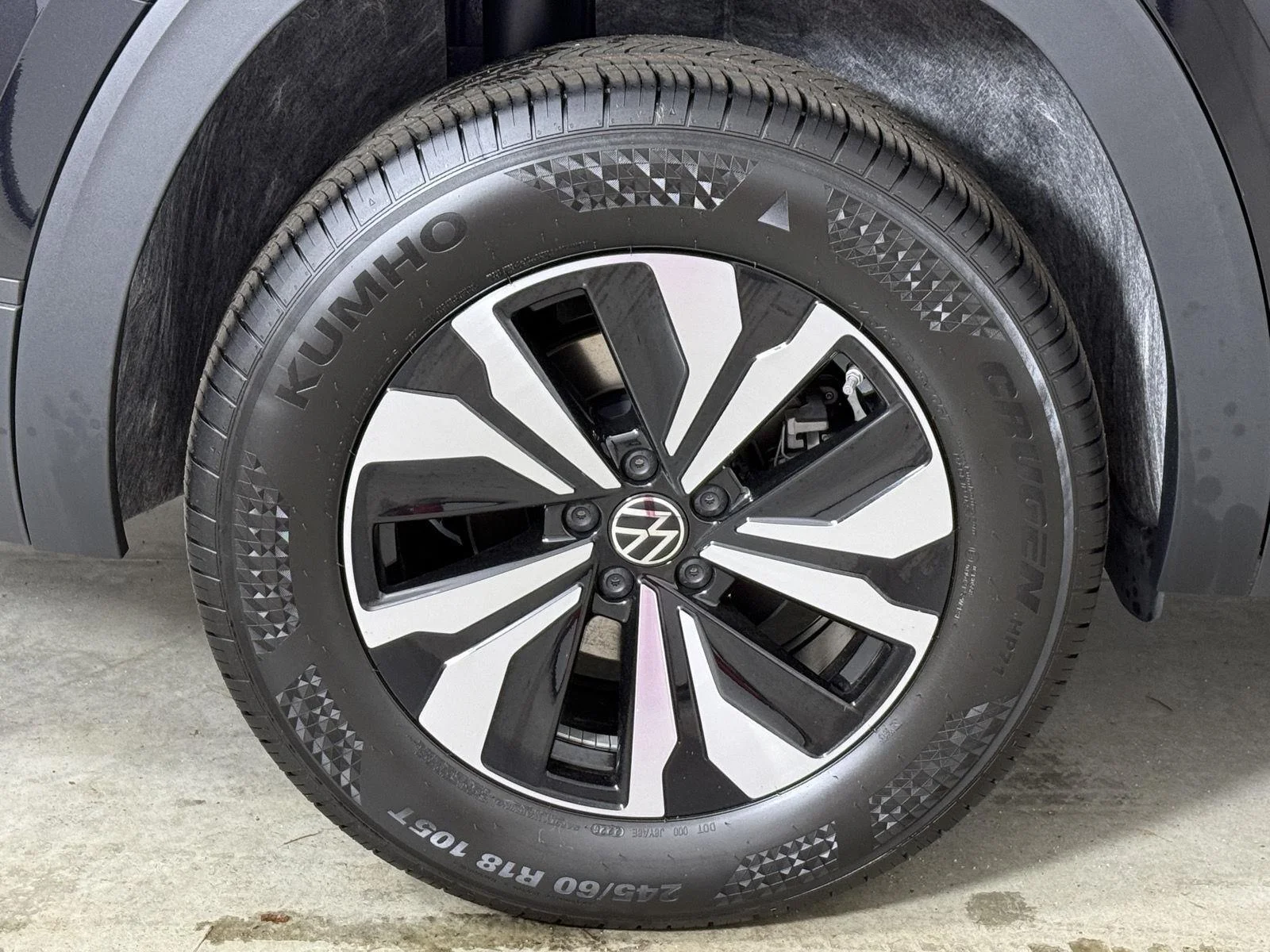 New 2026 Deep Black Pearl Volkswagen 2.0T SE image 18