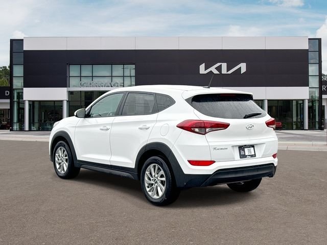 Used 2017 White Hyundai SE image 6
