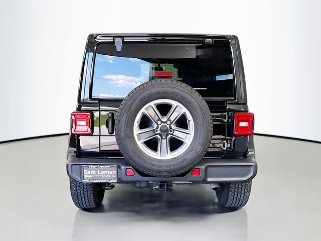 Used 2022 Black Jeep Unlimited Sahara image 6