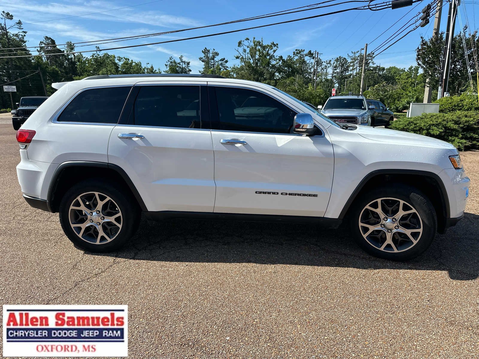 Used 2022 Bright White Clearcoat Jeep Limited image 2