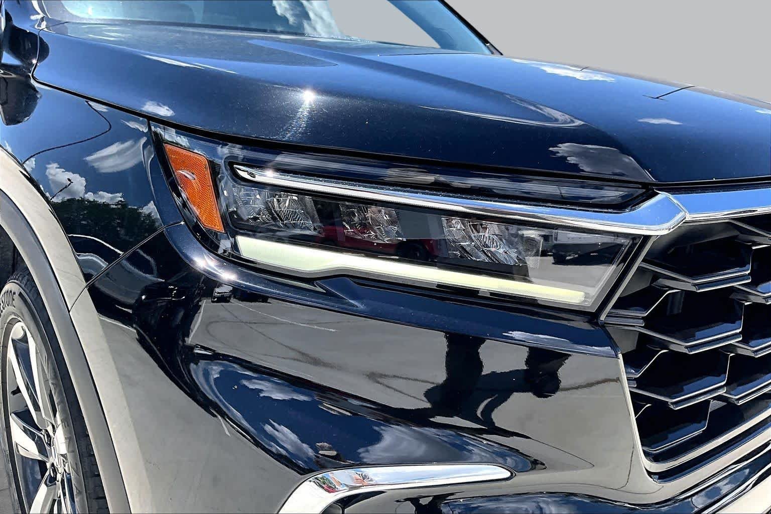 Used 2024 Crystal Black Pearl Honda Touring image 27