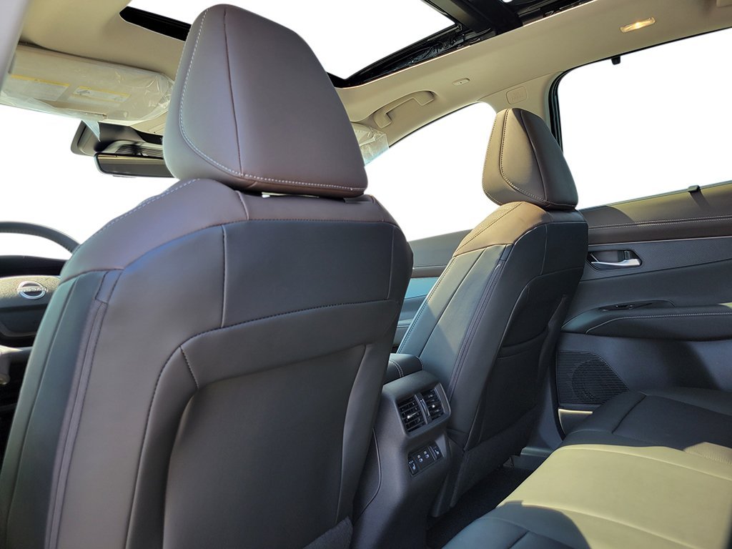 New 2026 Everest White Pearl TriCoat / Super Black Two-tone Nissan Platinum image 15