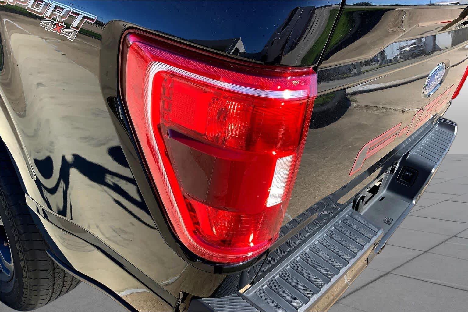 Used 2023 Agate Black Metallic Ford XLT image 28