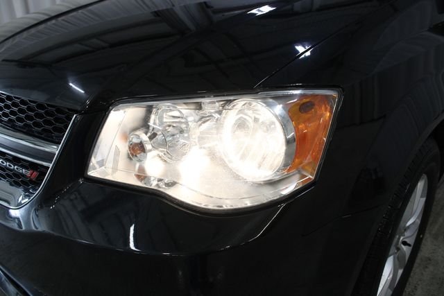 Used 2019 Black Dodge SXT image 31