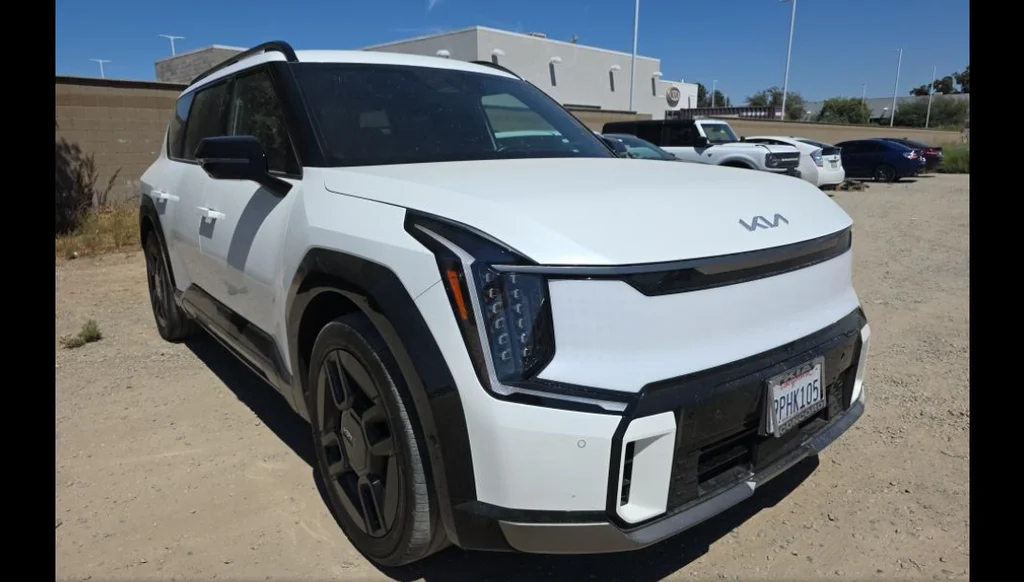 Used 2024 White Kia GT-Line image 2