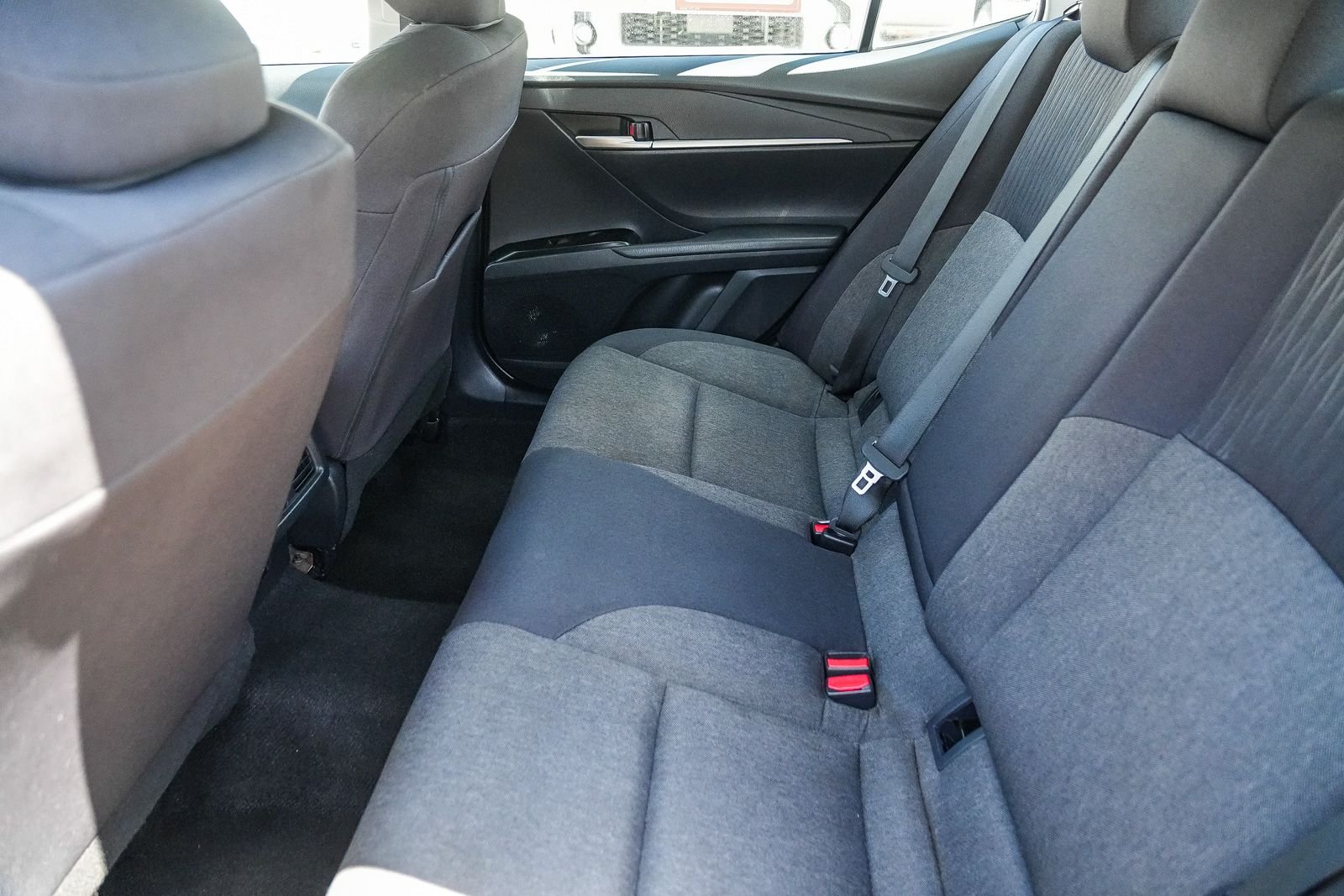 2025 Toyota Camry LE - Photo 18