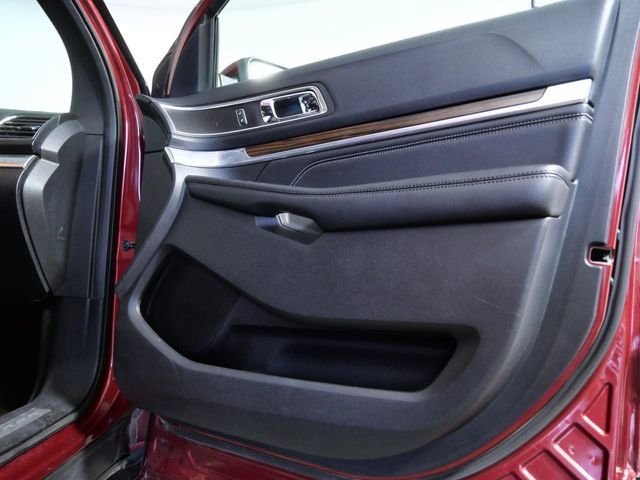 Used 2016 Red Ford Limited image 8