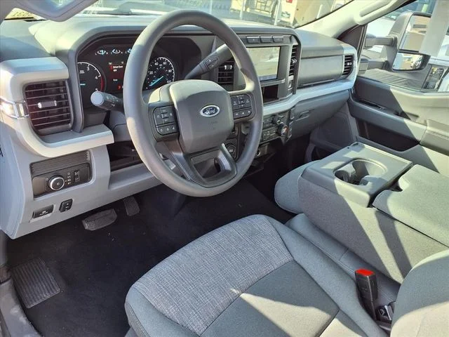 New 2024 Oxford White Ford XLT image 7