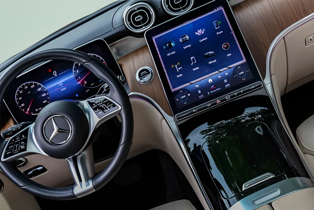 Used 2023 Blue Mercedes-Benz GLC 300 image 18