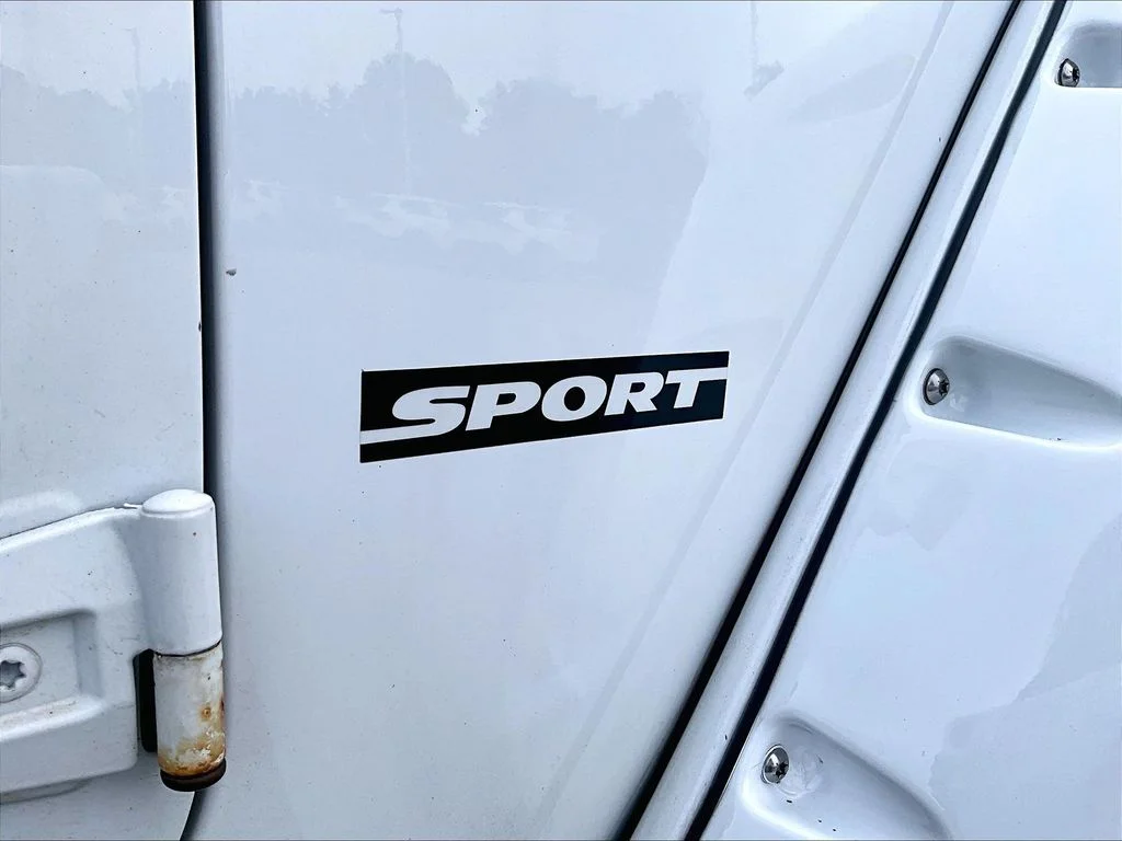 Used 2015 White Jeep Unlimited Sport image 9
