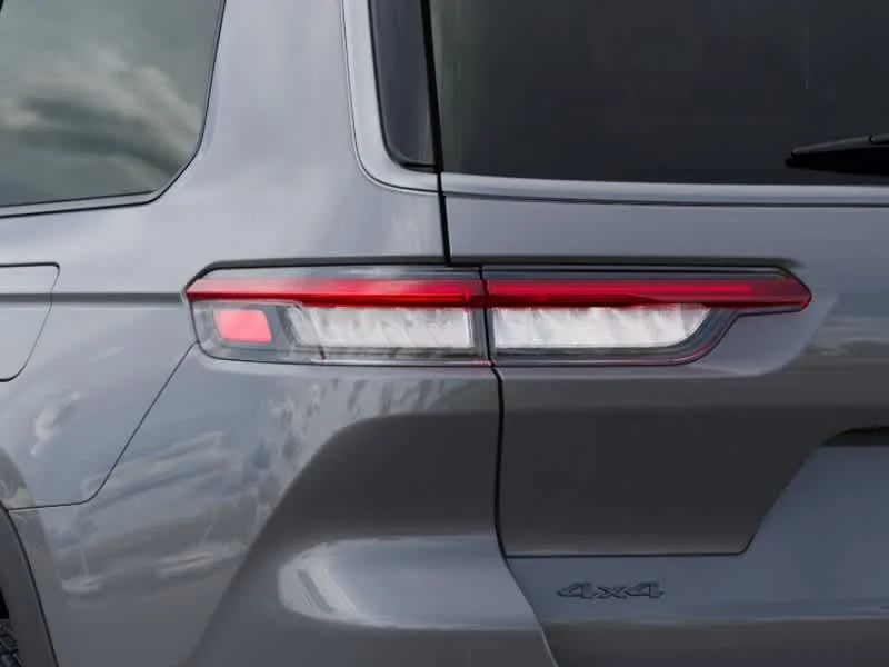 New 2027 Sting-Gray Clear-Coat Paint Jeep Laredo Altitude image 9