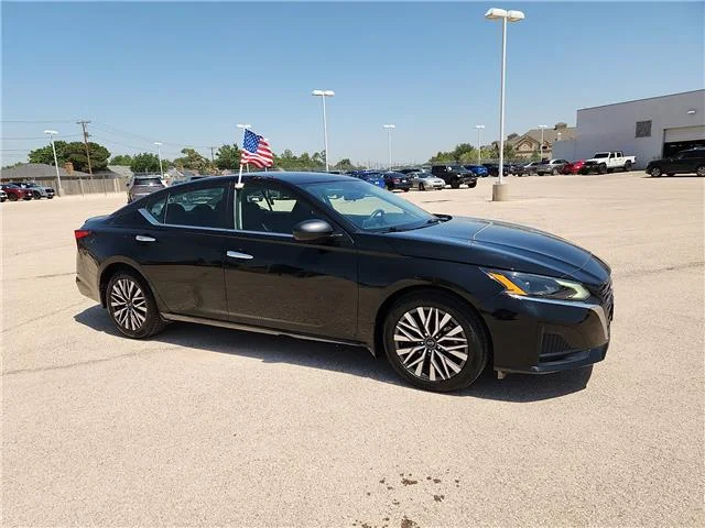 Used 2024 Super Black Nissan 2.5 SV image 5