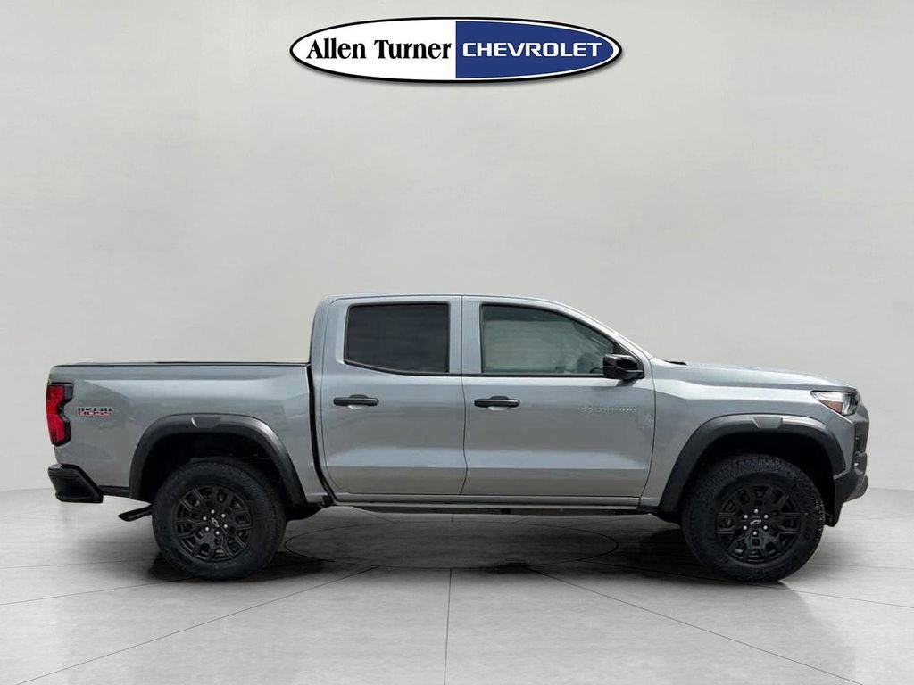 2026 Chevrolet Colorado Trail Boss - Photo 3
