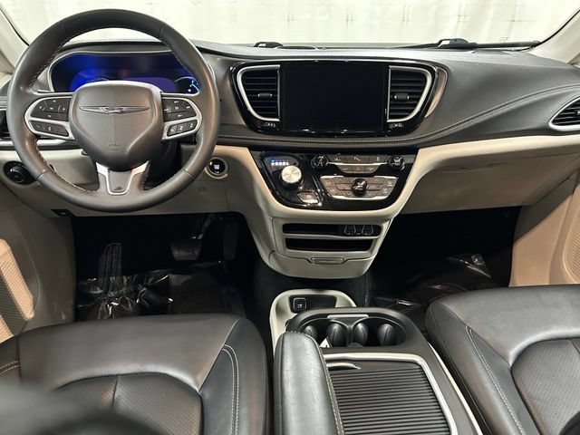 Used 2024  Chrysler Hybrid Select image 16