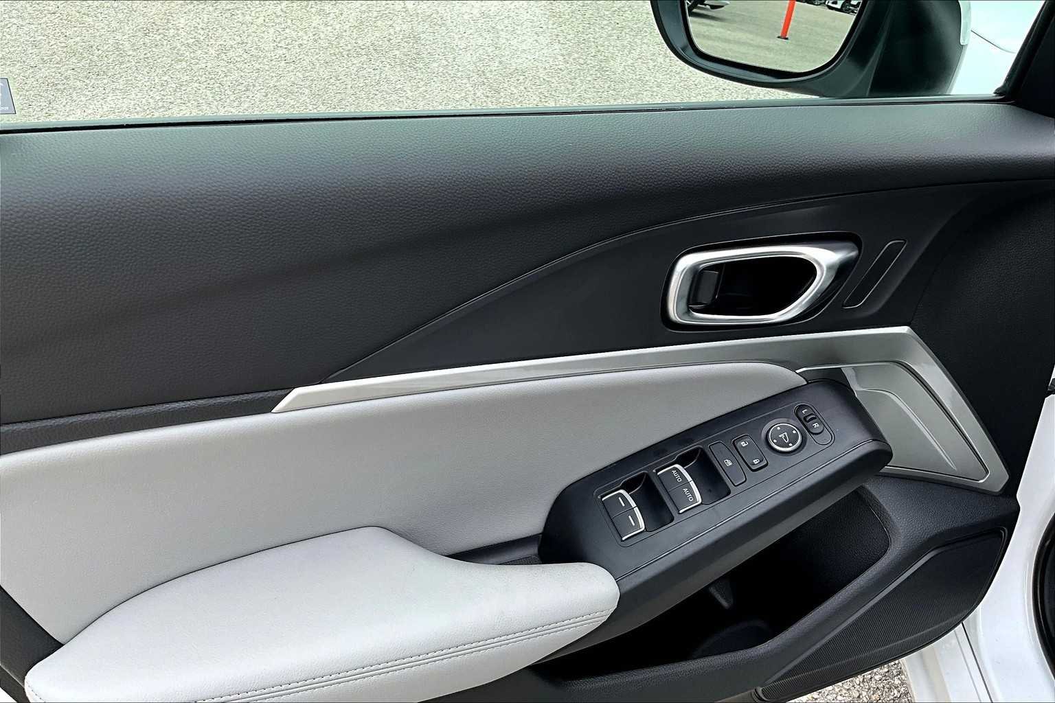 Used 2025 Platinum White Pearl Acura  image 10