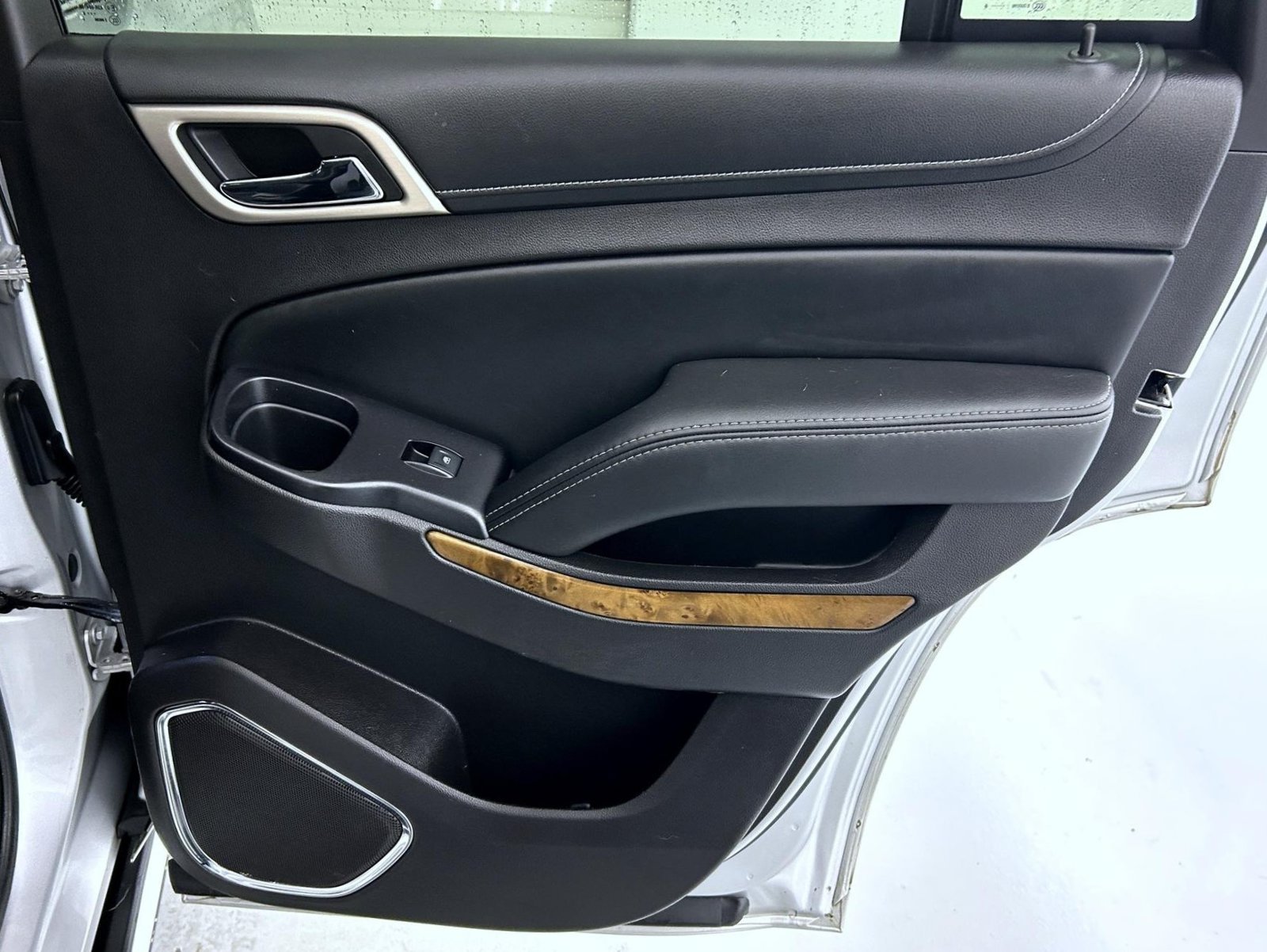 Used 2016 Silver GMC Denali image 18