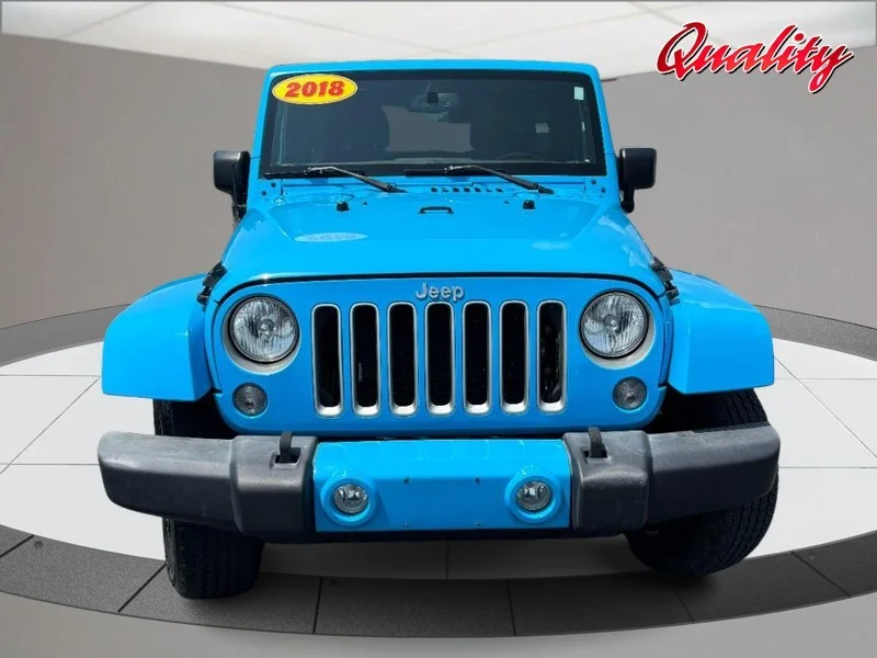 Used 2018 Chief Jeep Sahara image 10