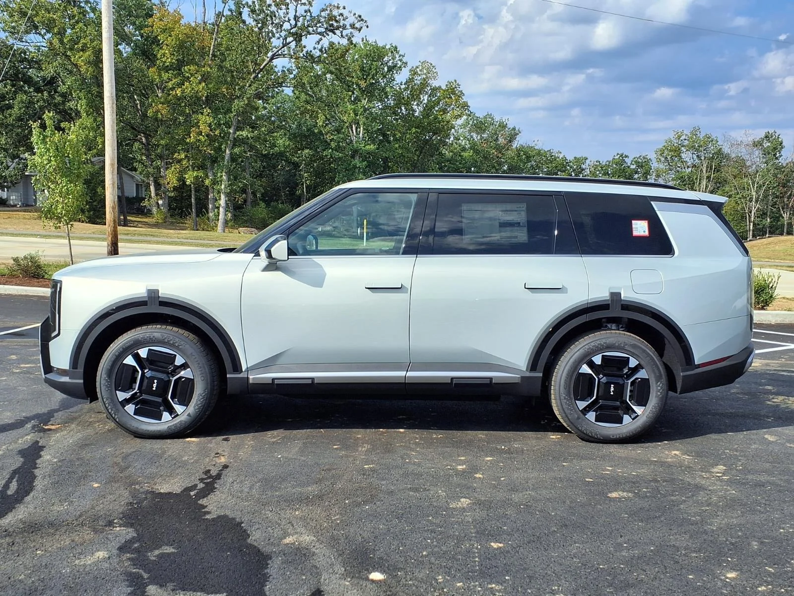 New 2027 Ivory Silver Kia EX image 13