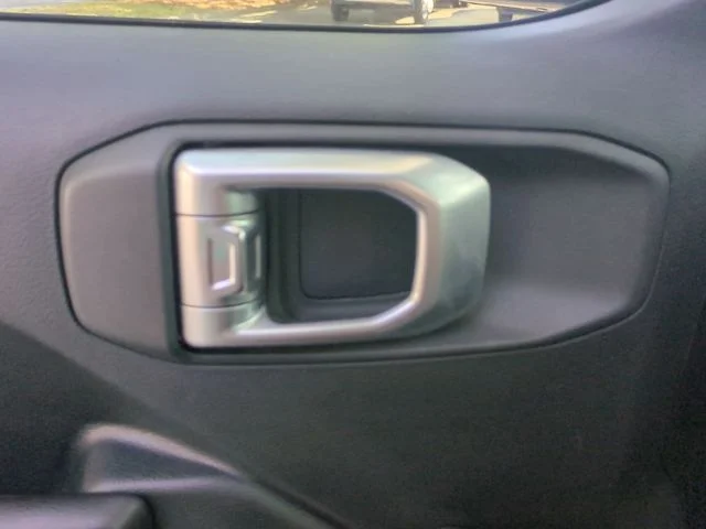 Used 2019 Black Jeep Sport image 13