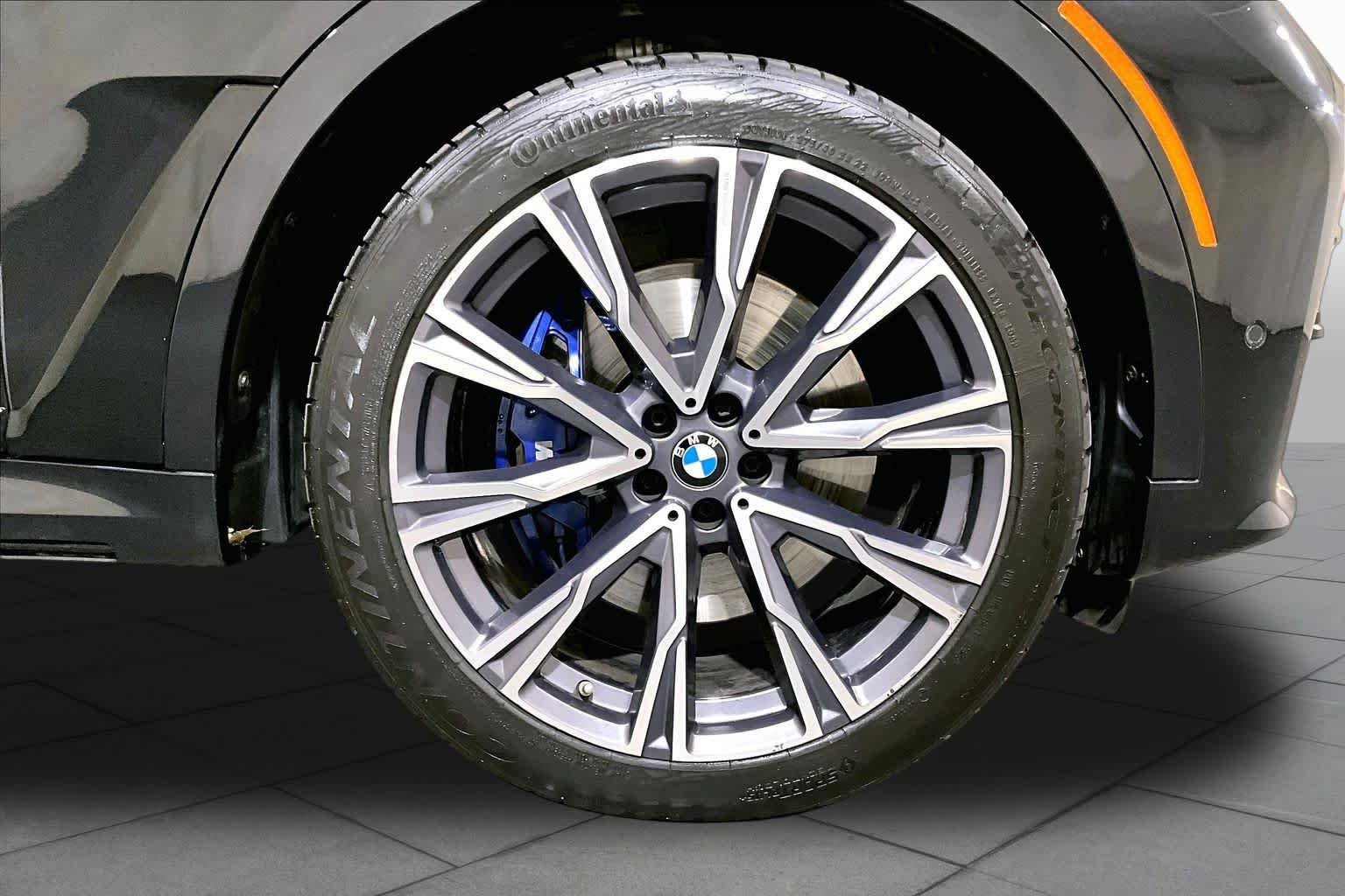 Used 2022 Black Sapphire Metallic BMW M50i image 10
