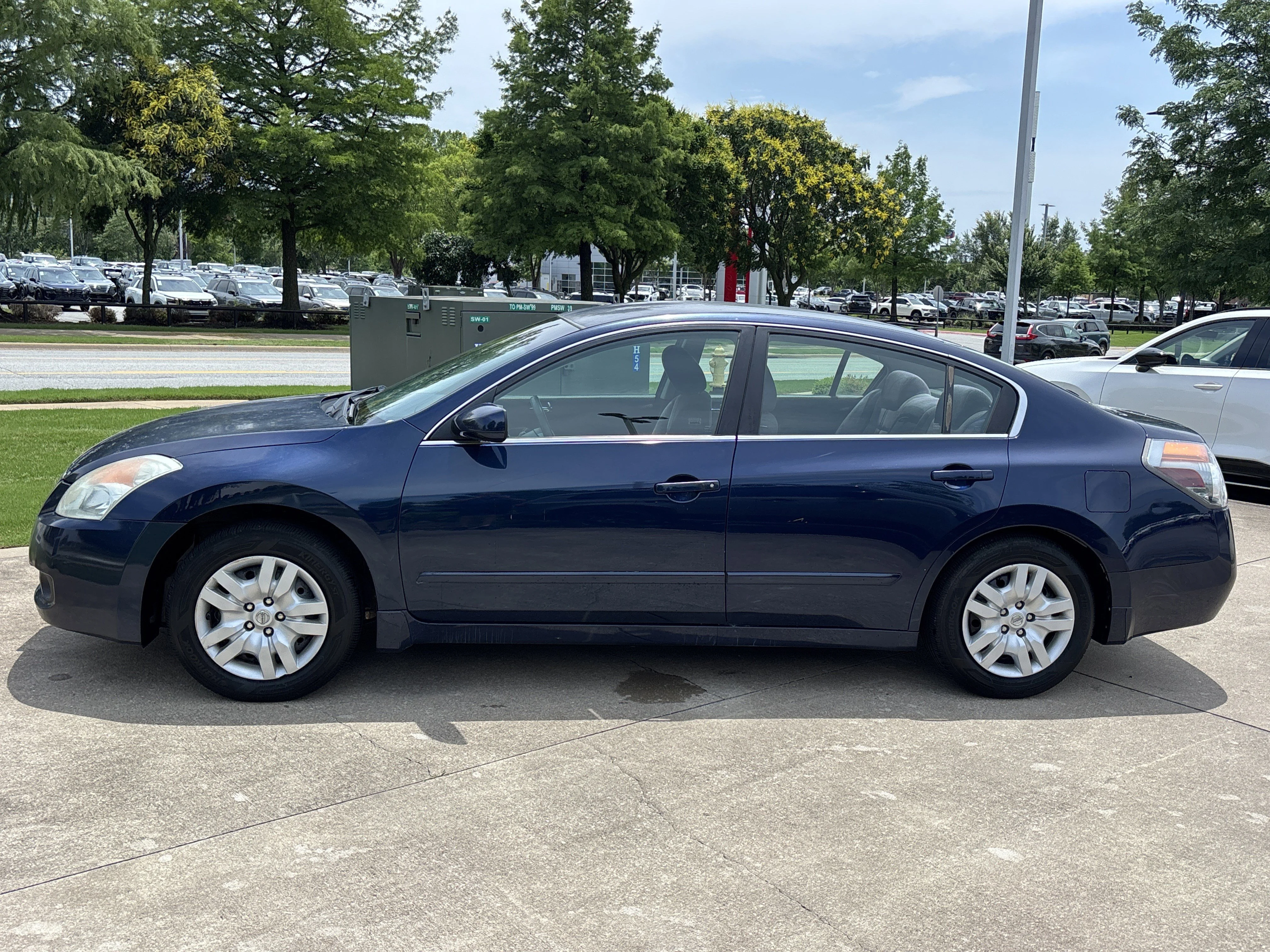 Used 2009 Navy Blue Metallic Nissan 2.5 S image 10