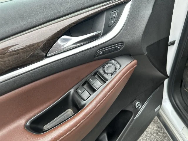 Used 2018 White Buick Avenir image 17