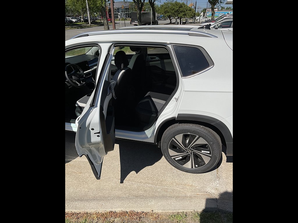 New 2026 Pure White Volkswagen SE 4Motion image 6