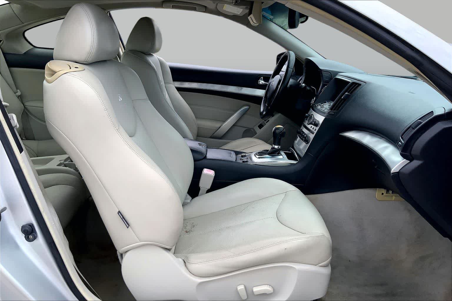 Used 2014 Liquid Platinum INFINITI  image 9