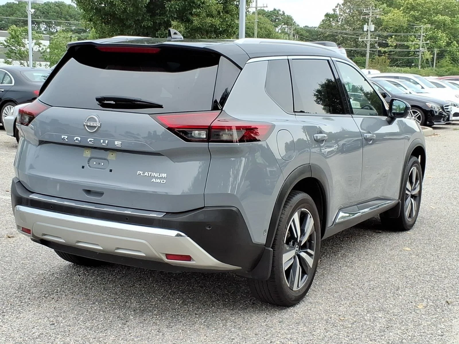 Used 2022 Boulder Gray Pearl/Super Black Nissan Platinum image 8
