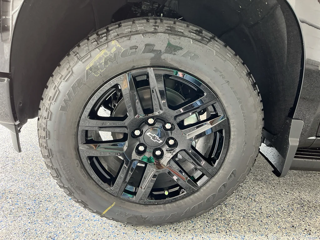 New 2026 Black Chevrolet High Country image 31